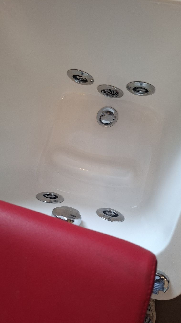 Fauteuils de soin: Pedicurestuhl mit Whirlpoolfunktion  – D'occasion à Gossau SG par zor_k6yd 3