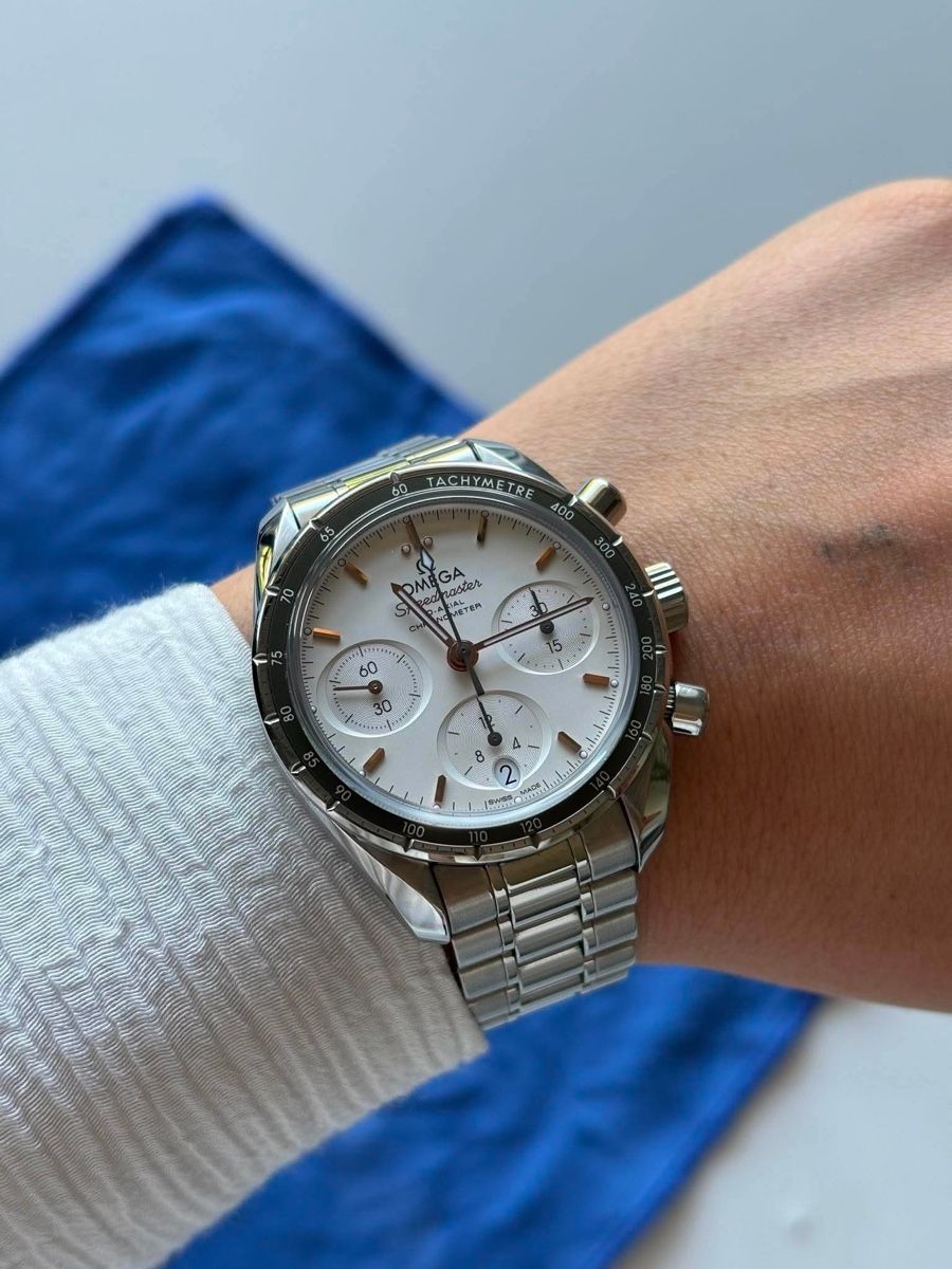 Omega Montres: Omega Speedmaster White Dial 38mm – D'occasion à Lausanne par Afaq