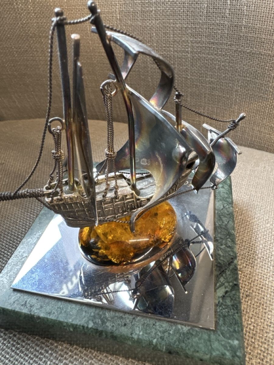 Tutte le decorazioni: Silber Segelschiff mit Bernstein auf Marmor – Usato da Zürich venduto da Brockiwelt 4