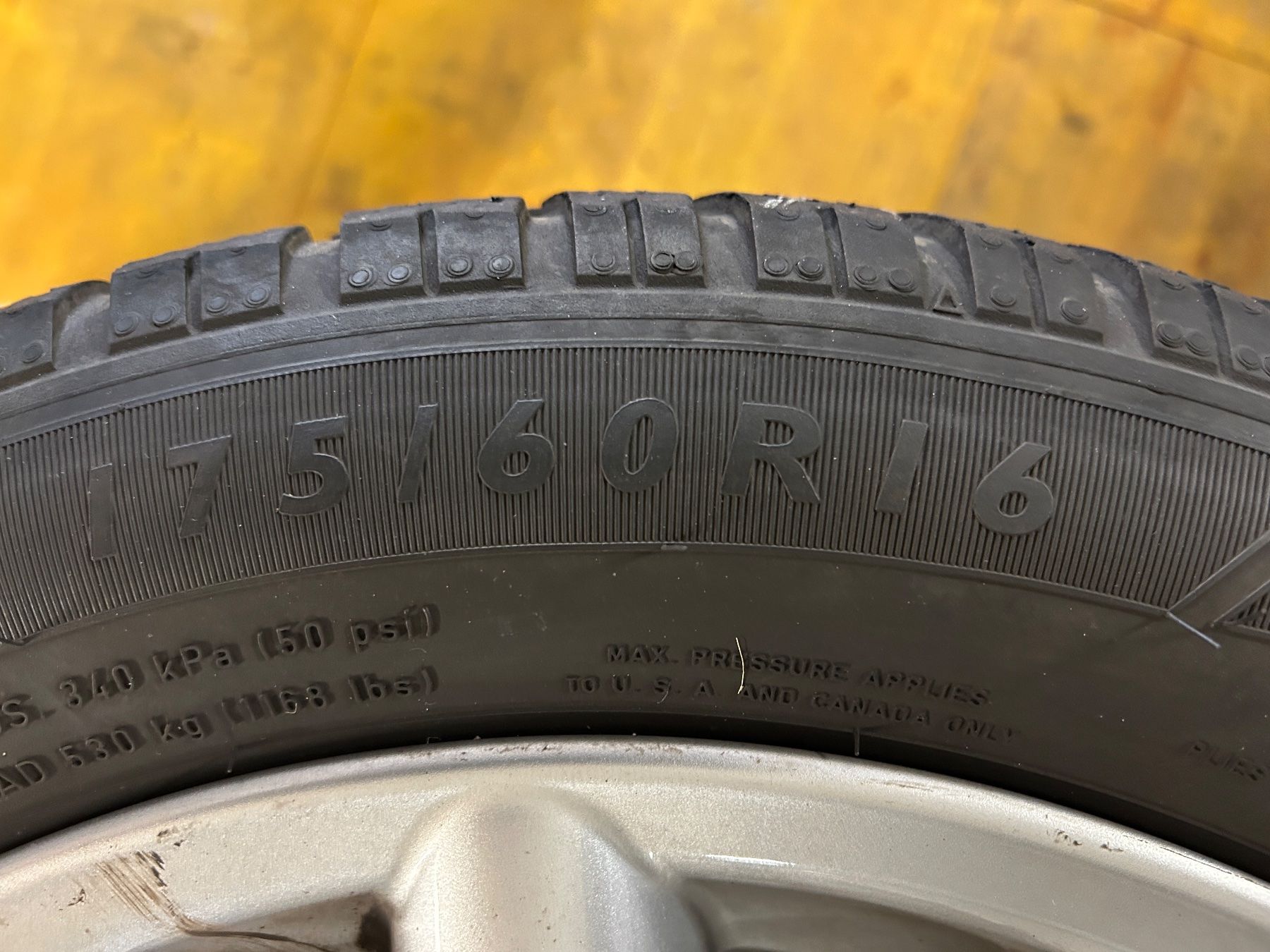 Mini Pneus & Kompletträder: 4 original Winterräder zu Mini Cooper S – Gebraucht aus Steinhausen von Automotive-Meier-1 2