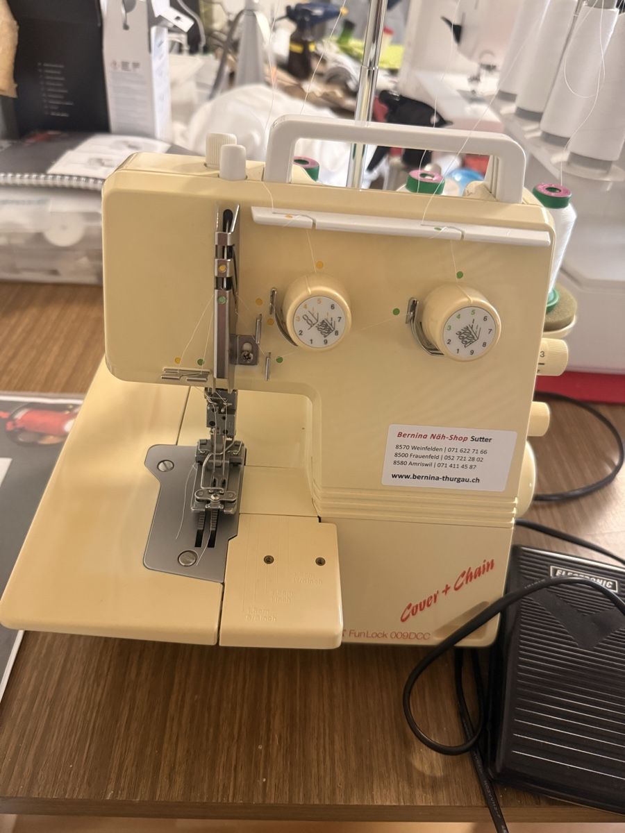 Bernina Macchine da cucire: Bernina Cover Nähmaschiene – Usato da Lengnau BE venduto da noyanomy