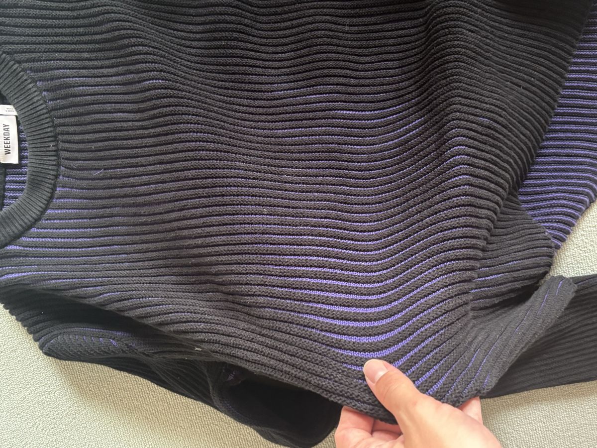 Maglioni & Felpe: Pullover Weekday schwarz lila gerippt Grösse M – Usato da Rehetobel venduto da alo_z95x 1