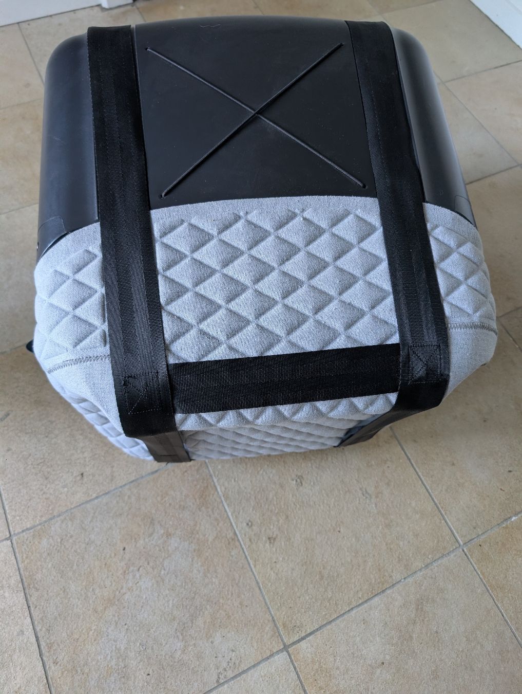 4pets Gabbie, trasporto & Sicurezza: 4pets Caree Transportbox "Cool Grey", neuwertig  – Usato da Flüh venduto da Nadja3345 1