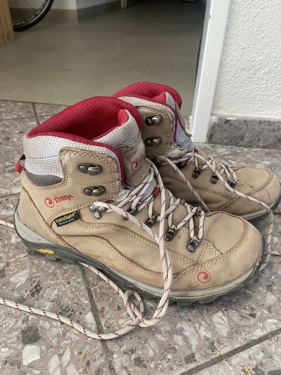 Damenschuhe: Wanderschuhe Sherpa HydroGuard Vibram – Gebraucht aus Luzern von mir_n6hw