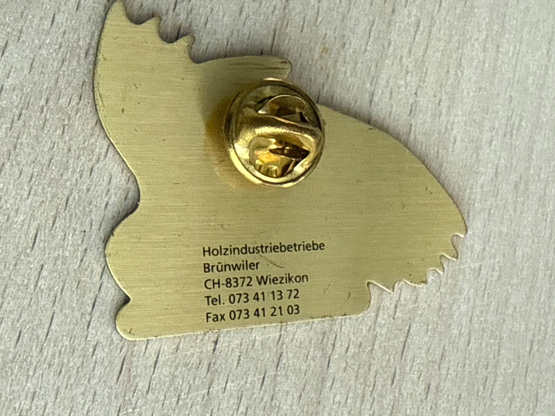 Plaquettes & Badges: Pin Sägewerk Fensterholz – D'occasion à Glattbrugg par Schweigmatt 1