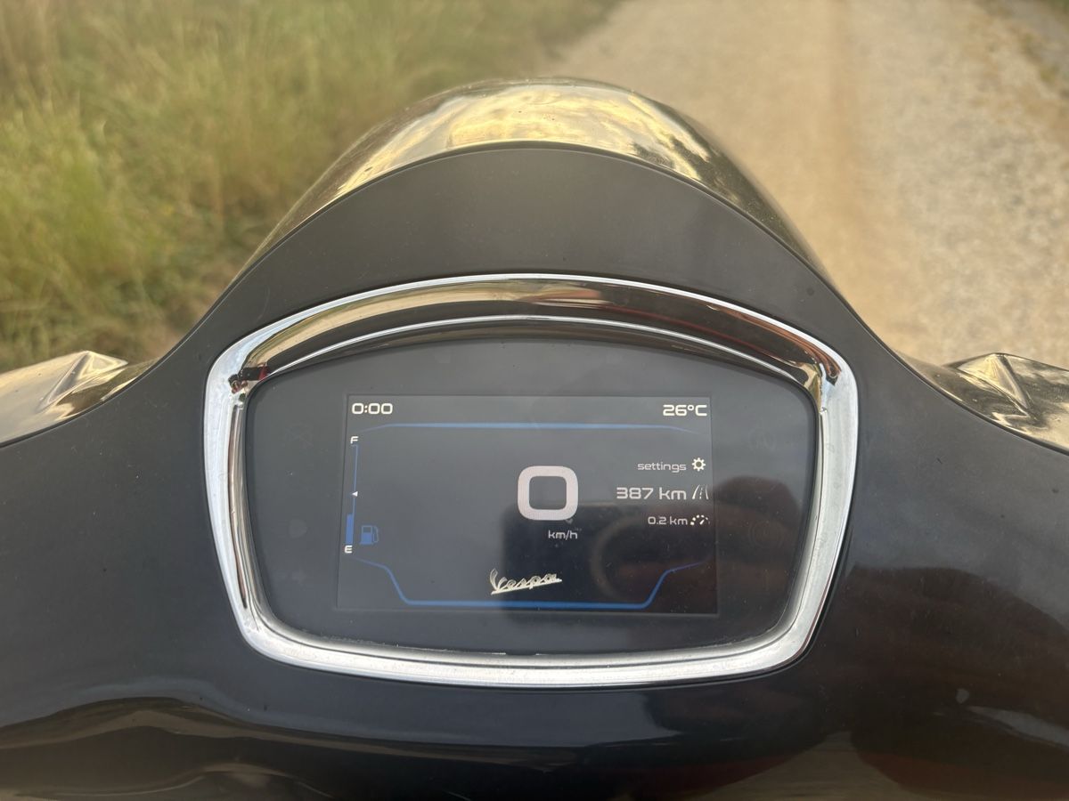 Vespa Scooters: Piaggio Vespa 300 GTS – Gebraucht aus Gals von aya_p7pd 5