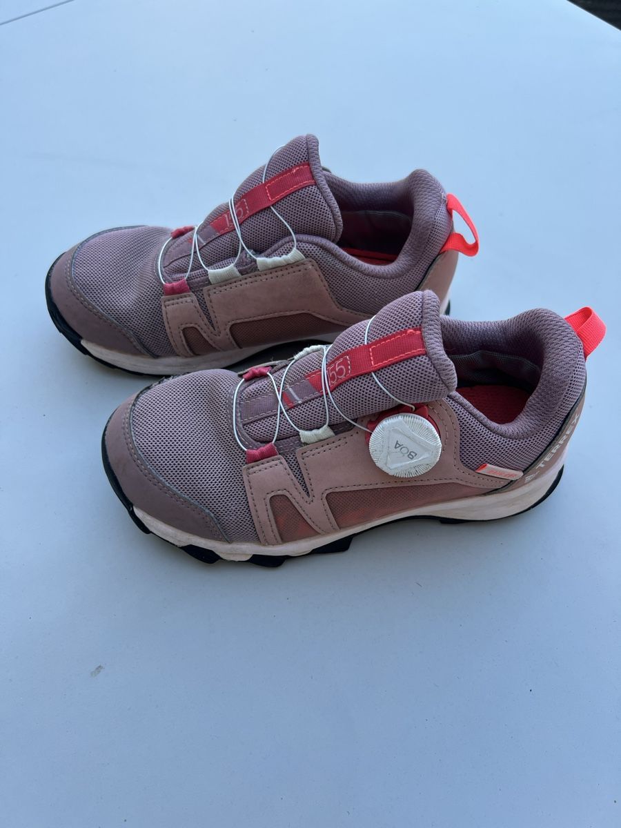 Adidas Chaussures filles: Adidas Terrex Trekkingschuhe Gr. 32 – D'occasion à Heiligkreuz (Mels) par fodo
