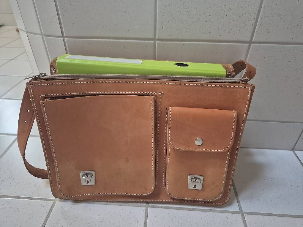 Borse da donna: Ledertasche – Usato da Lachen SZ venduto da leger 2