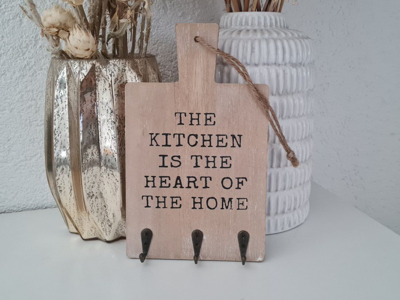 Tutte le decorazioni: Industrial Skandi Deko Shabby Holzbrett mit Hacken – Usato da Niederweningen venduto da Obson