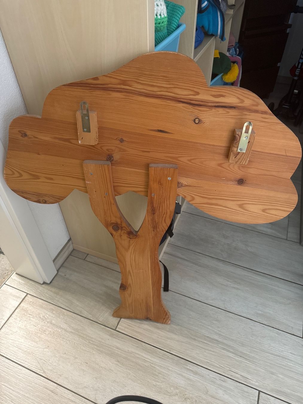 Guardaroba: Kindergarderobe Holz Baum – Usato da Dittingen venduto da Estrella46 1