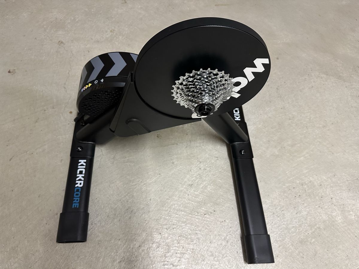 Wahoo Vélos d'appartement: Neuwertiger Wahoo KICKR CORE Smart-Rollentrainer – Neuf (Voir description) à Meisterschwanden par Chaeberli 1
