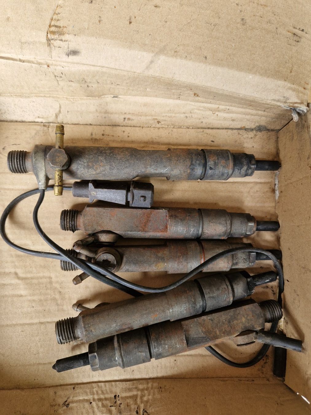 Volkswagen Tutti pezzi di ricambio auto: VW T4 Teile: Differential, Einspritzdüsen, Kotschutzlappen.. – Difettoso da Langnau i. E. venduto da Zipfu2 1
