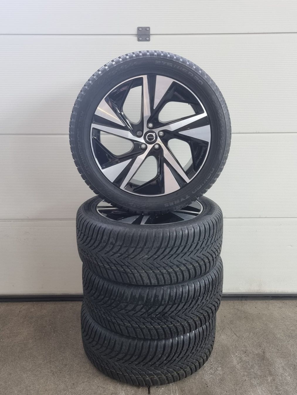 Volvo Pneumatici & Ruote complete: Volvo XC60 Winterräder 20 Zoll – Usato da Kirchdorf AG venduto da Cartastic_AG