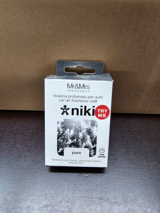 Diffuseur De Parfum Voiture Mr & Mrs FRAGRANCE NIKI - Fibre De Carbone, Parfum Tuscany Grape (raisins De Toscane) - Compact 2x6x7 Cm, Couvre Jusqu'à 2,5 M²