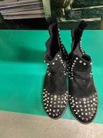 Coole, schwarze Wildleder-Boots mit Nieten, Grösse 38