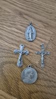 Medaillen Kreuze Anhänger Religion. Zustand gut