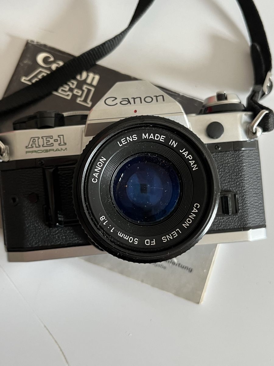 Canon Kamera:  Canon AE-1 avec objectif 50mm – Gebraucht aus La Chaux-de-Fonds von vert_j 1