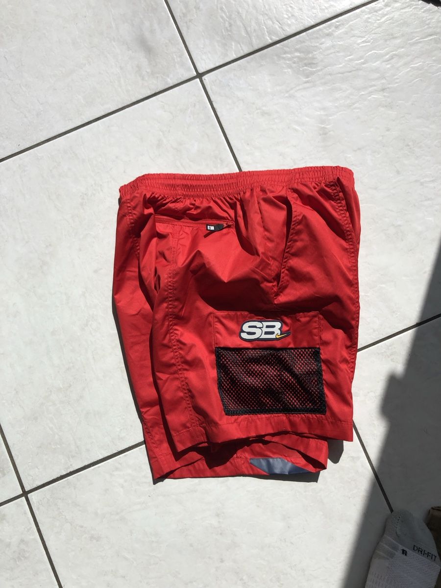 Pantaloni: Short Nike SB taille M – Usato da Colombier NE venduto da thomasarquint 1