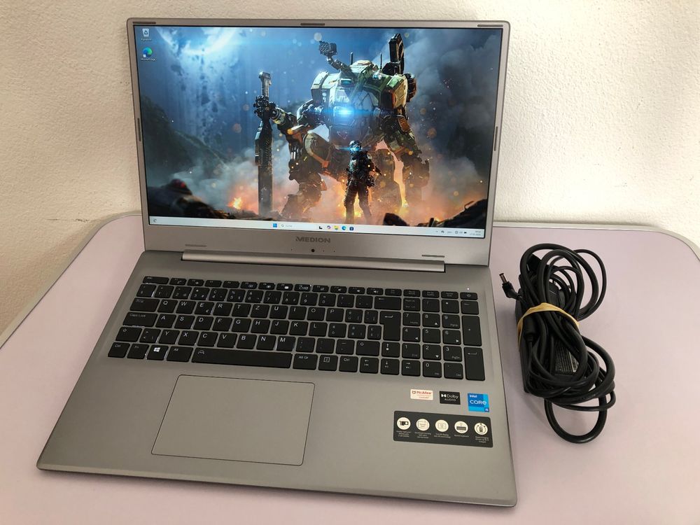 TOP: i5-1135G7, 16GB RAM, 1'500GB SSD, MX450, Akku 96% (Neu (gemäss
