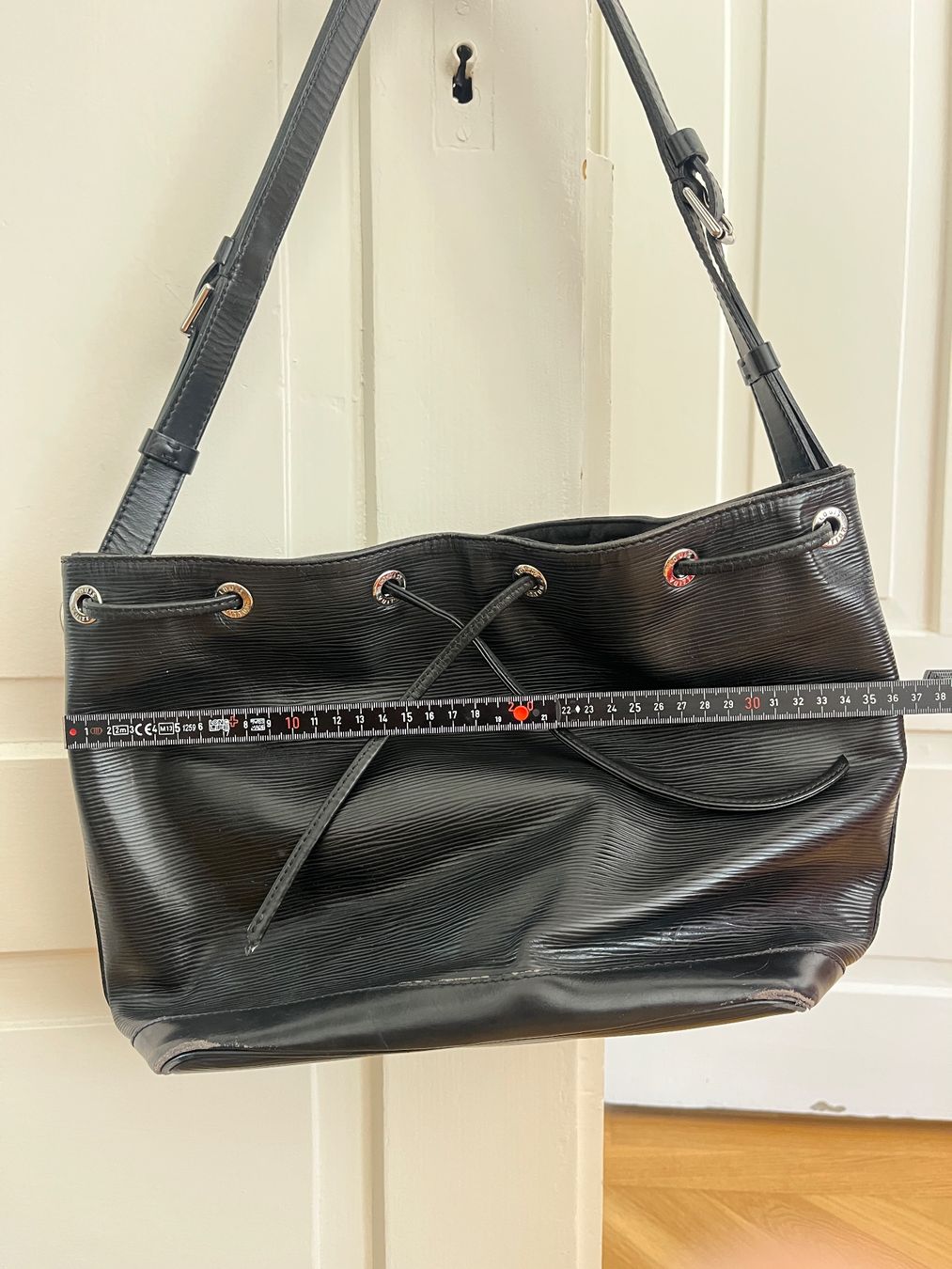 Louis Vuitton Borse da donna: Louis Vuitton Petit Noé Epi Black Bag – Usato da Zürich venduto da bretxo 9