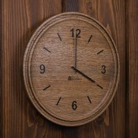 Wanduhr aus Eichenholz 38 cm, Ziffern  – Colour