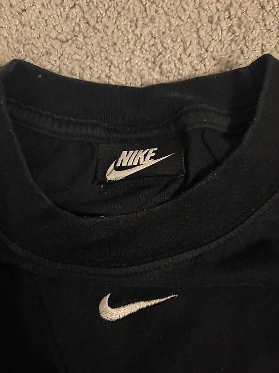 T-Shirts: schwarzes Nike T-shirt Grösse M – Gebraucht aus Uttigen von extreme08 1