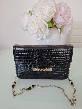 Sac vintage noir façon croco avec chaîne dorée