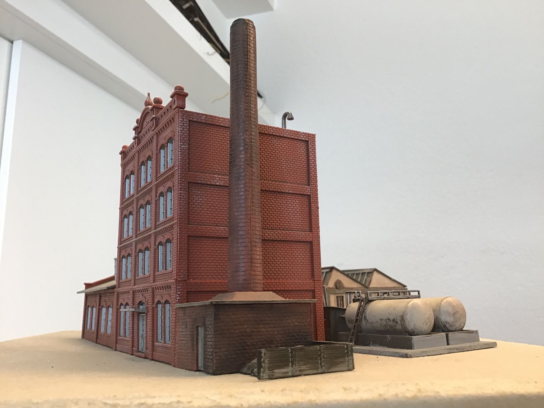 Modellini di ferrovie: SPUR N Fabrik mit Schornstein, GESUPERT – Usato da Männedorf venduto da Spezial-Modelle 1