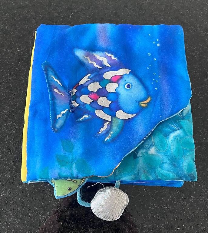 Libri: Stoffbüechli Regenbogenfisch – Usato da Wettingen venduto da Suzanne015