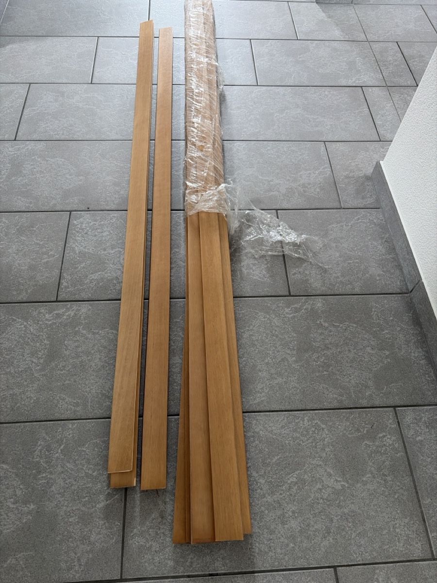 Articoli in legno: Sockelleisten NEU – Nuovo (secondo la descrizione) da Schöftland venduto da nevio74