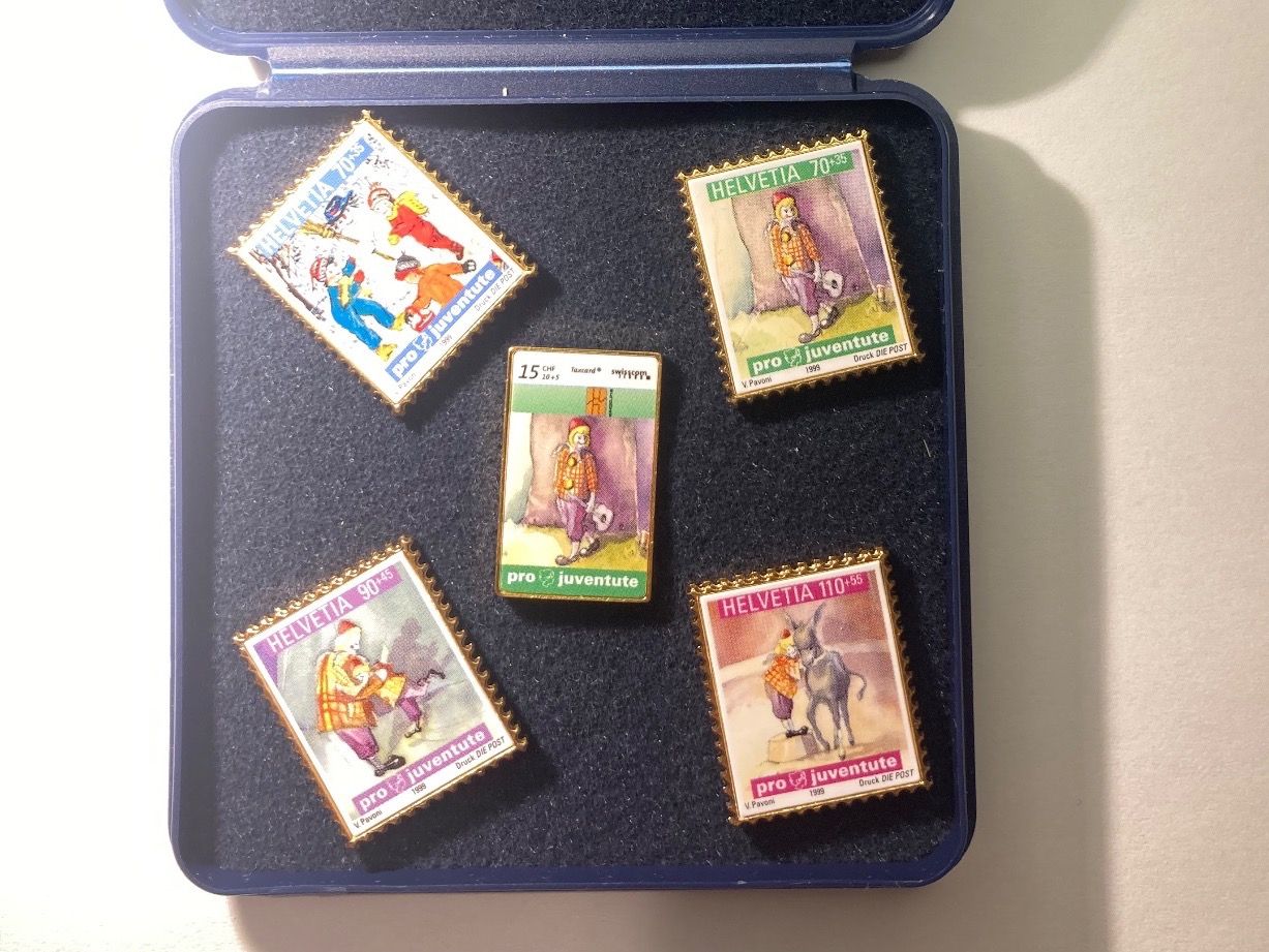 Placchette & Badge: Pins Pro Juventute 1999 – Nuovo e nell'imballaggio originale da Lumino venduto da Givo
