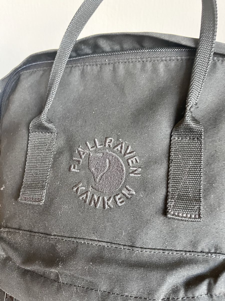 Fjällräven Sacs à dos: Fjallraven Kanken Backpack Black Good Condition – D'occasion à Lausanne par Danash 1