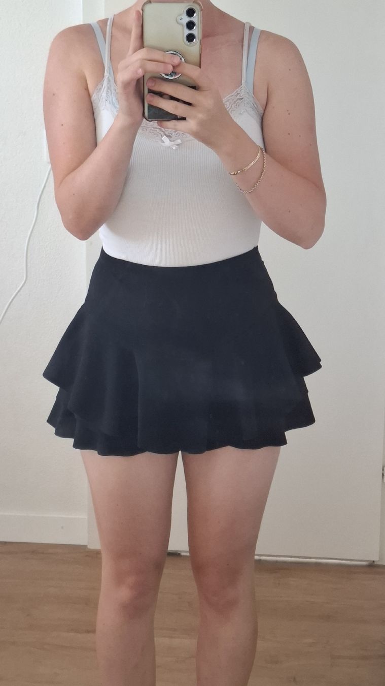Pantaloni: Shorts black, size S, Stylewise, ruffled tiered – Nuovo (secondo la descrizione) da Hausen am Albis venduto da ann_2kkx