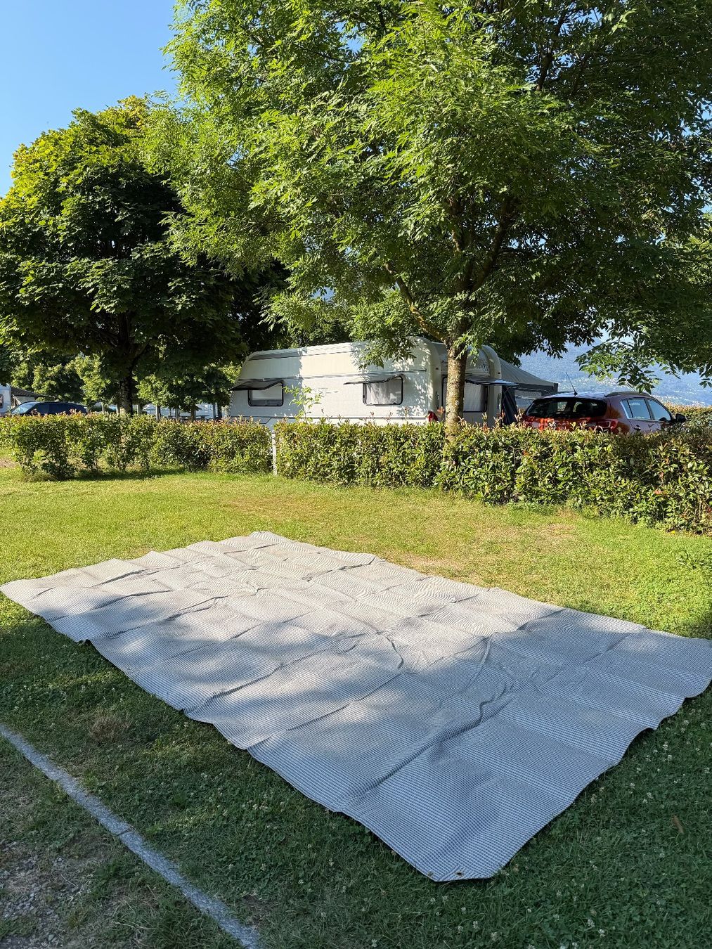 Tappeti: Vorzeltteppich / Outdoor Teppich 2.5 x 4.5 m, hellgrau  – Usato da Haldenstein venduto da Ramona_D.