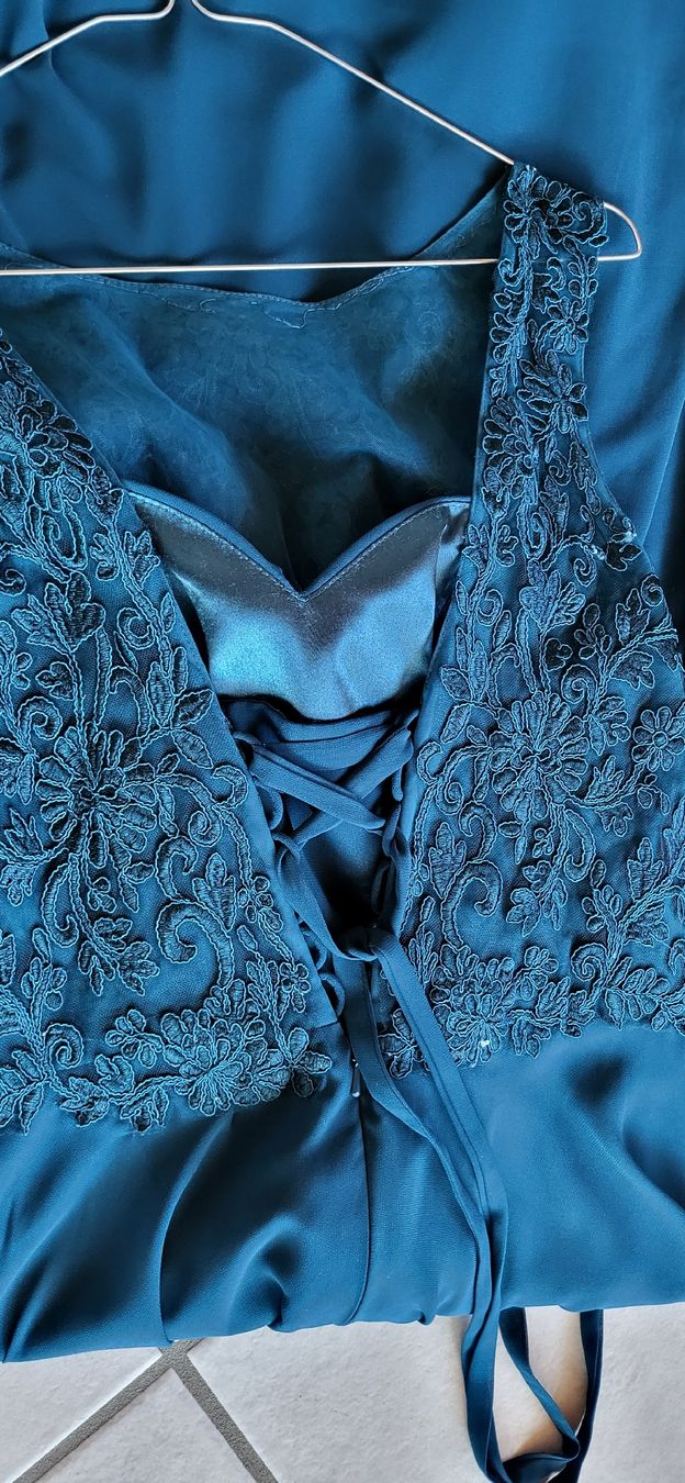 Vestiti: Abendkleid Honigmond mit Spitze Grösse 40 – Usato da Studen BE venduto da mar_6qqp 2