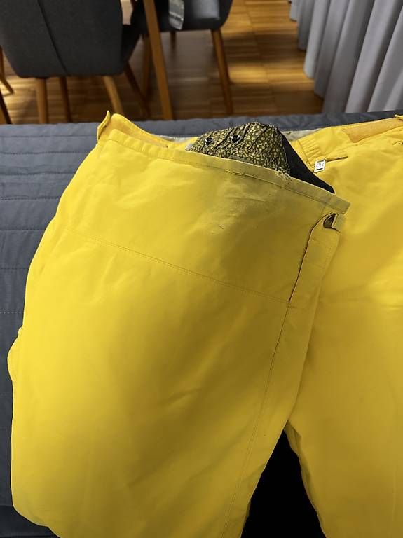 Pantaloni: Snowboard Pants – Usato da Zürich venduto da geminyone80 1