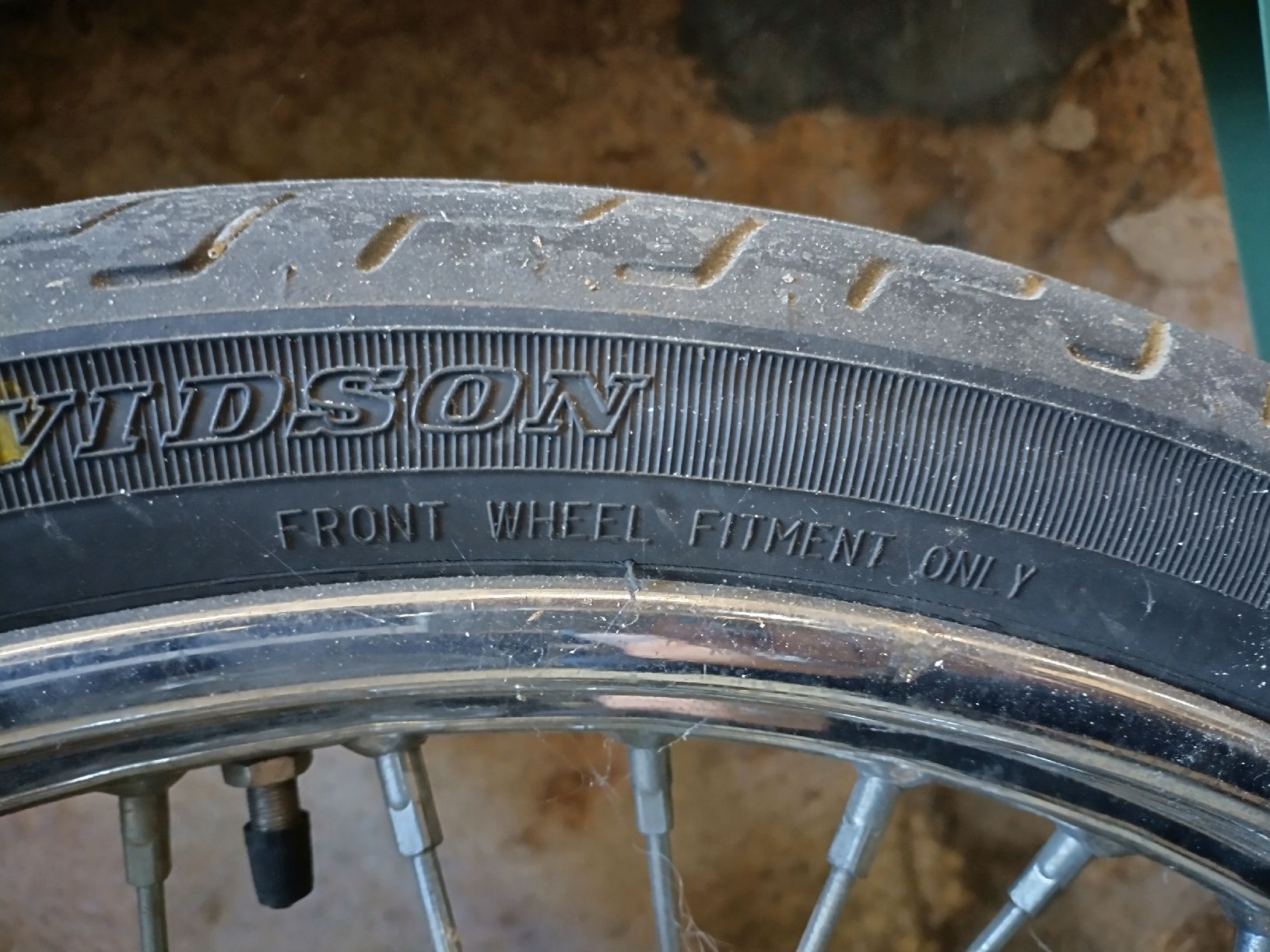 Harley-Davidson Pneus & Roues: Vorderrad Harley Davidson – D'occasion à Auw par CaroR79 2