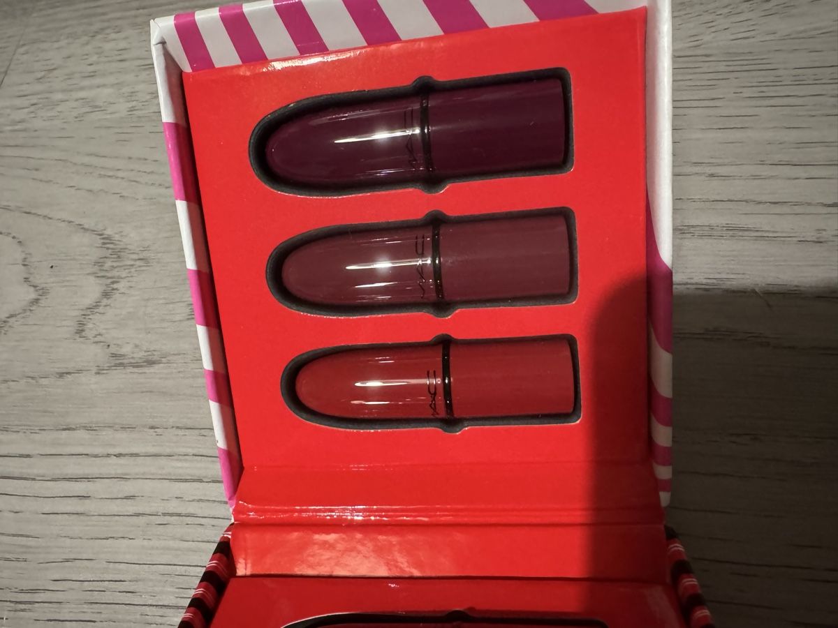 Mac Cosmetics Maquillage: Coffret rouges à lèvres MAC mini  – Neuf avec emballage d'origine à Les Verrières par chl_5bnz 6