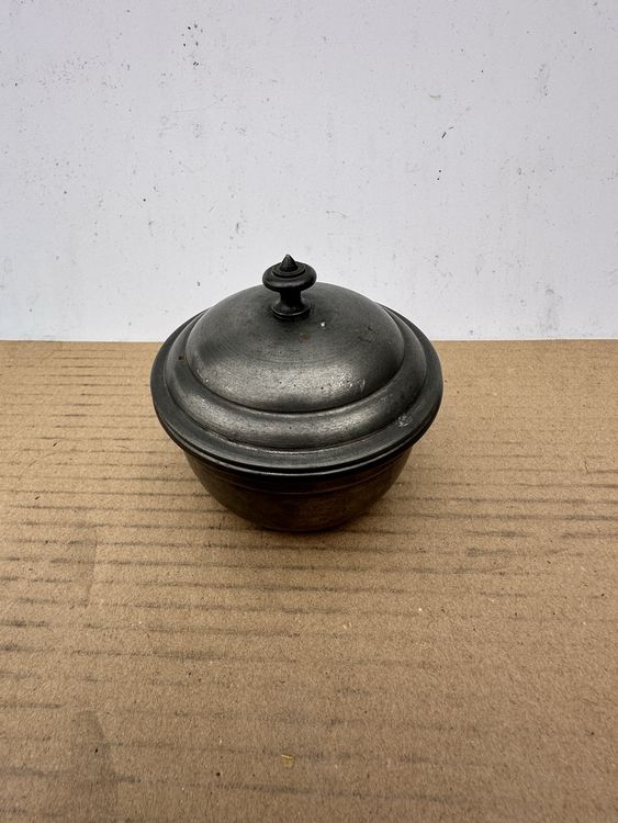ANCIENNE BOÎTE EN étain signé EUR 5,00 - FR