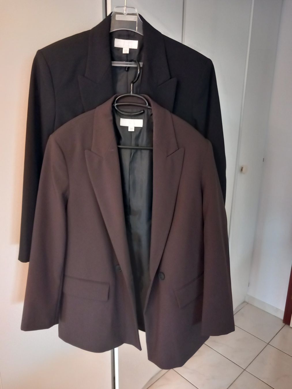 Zara Ensembles & Tailleurs: 2 Blazer – D'occasion à Givisiez par Reiffel