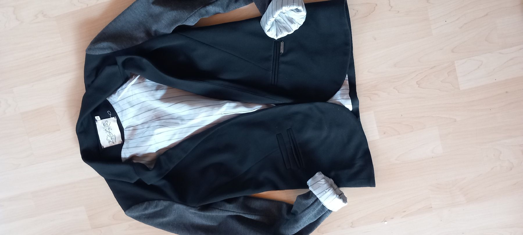 Completi & Tailleur: Edc by Esprit Blazer Gr. 36 schwarz/grau gestreift – Nuovo (secondo la descrizione) da Rebstein venduto da bestforyou