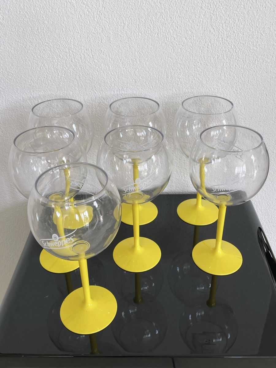 Bicchieri: 7 Schweppes Glasses aus Kunststoff – Usato da Richterswil venduto da Prangins9 1