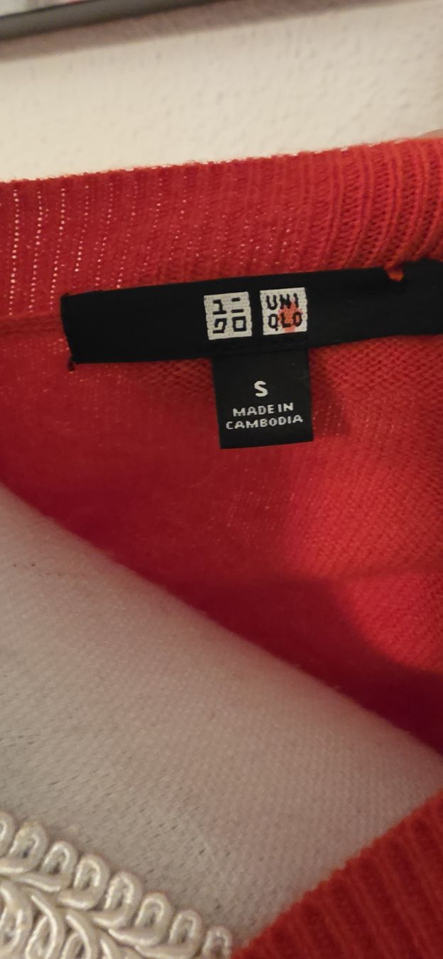 Pulls & Sweat-shirts: Uniqlo Kaschmir Pullover rot Grösse S  – Neuf (Voir description) à St. Gallen par mania03 2