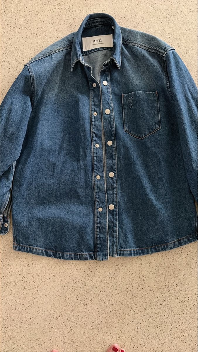 Blusen: Ami Jeanshemd Grösse XS – Gebraucht aus Zürich von susan21