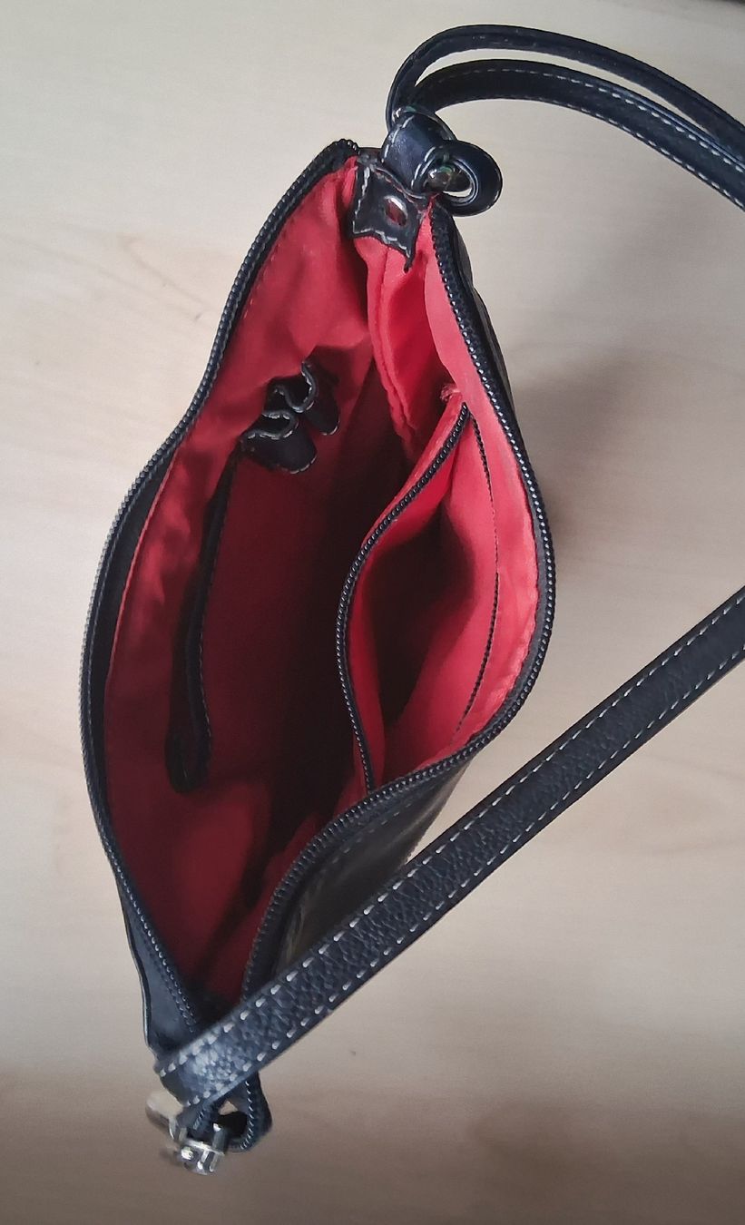 Borse da donna: Klassische schwarze Umhängetasche "Varese". – Usato da Emmetten venduto da laufbaer9 2
