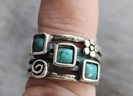 Vintage Silber Ring mit Türkisen Steinen. Grösse 54