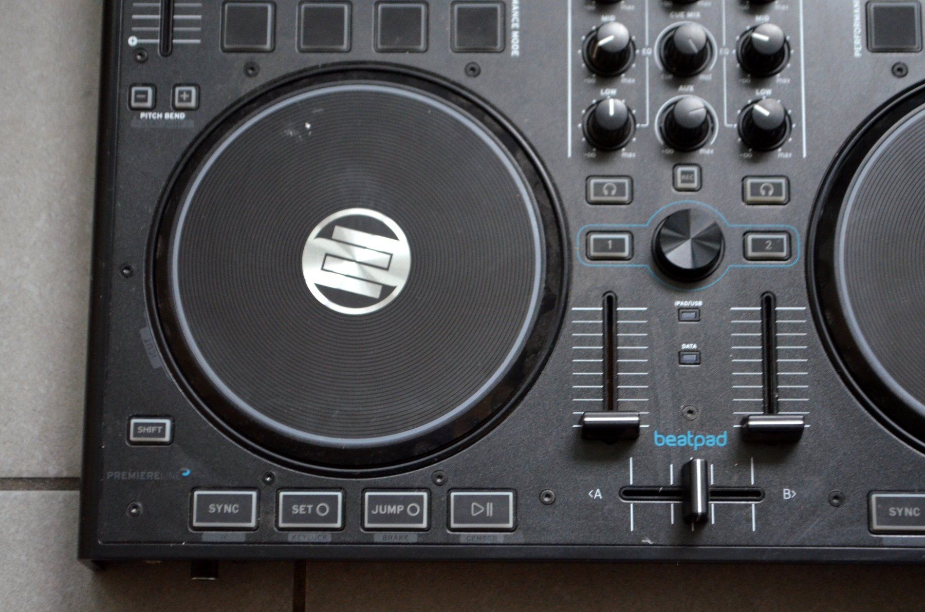Reloop Platines de mixage: DJ Reloop Beatpad DJ Mixer / DJ Controller – D'occasion à Collonges par arashee 6
