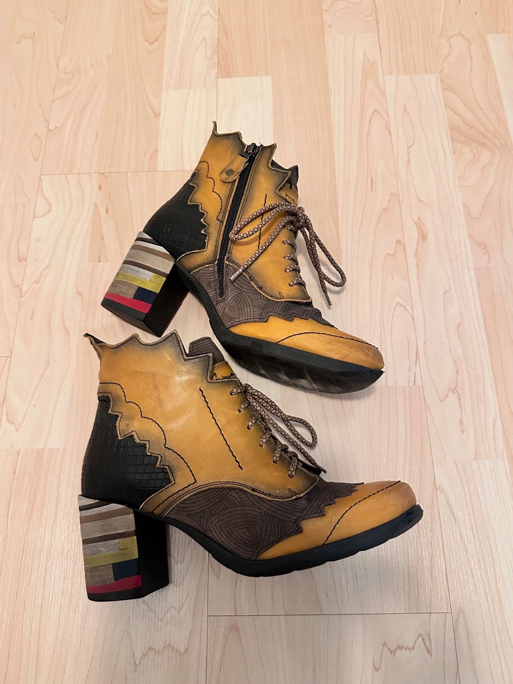 Scarpe da donna: Stiefeletten mit passender Tasche in senfgelb – Usato da Wil SG venduto da denpasar00 6