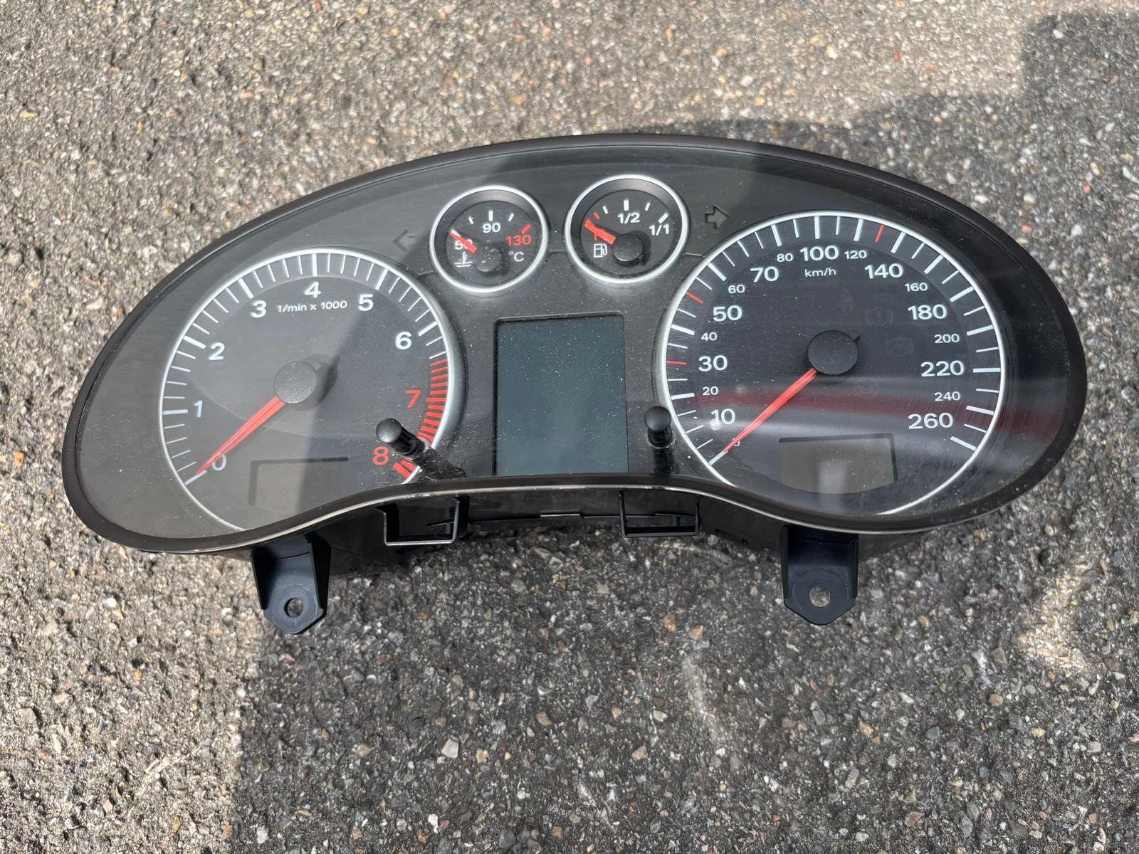 Misurare: Audi A3 Tacho, Tachometer 3 Door Jg 2004 – Usato da Rothenhausen venduto da Deltassion