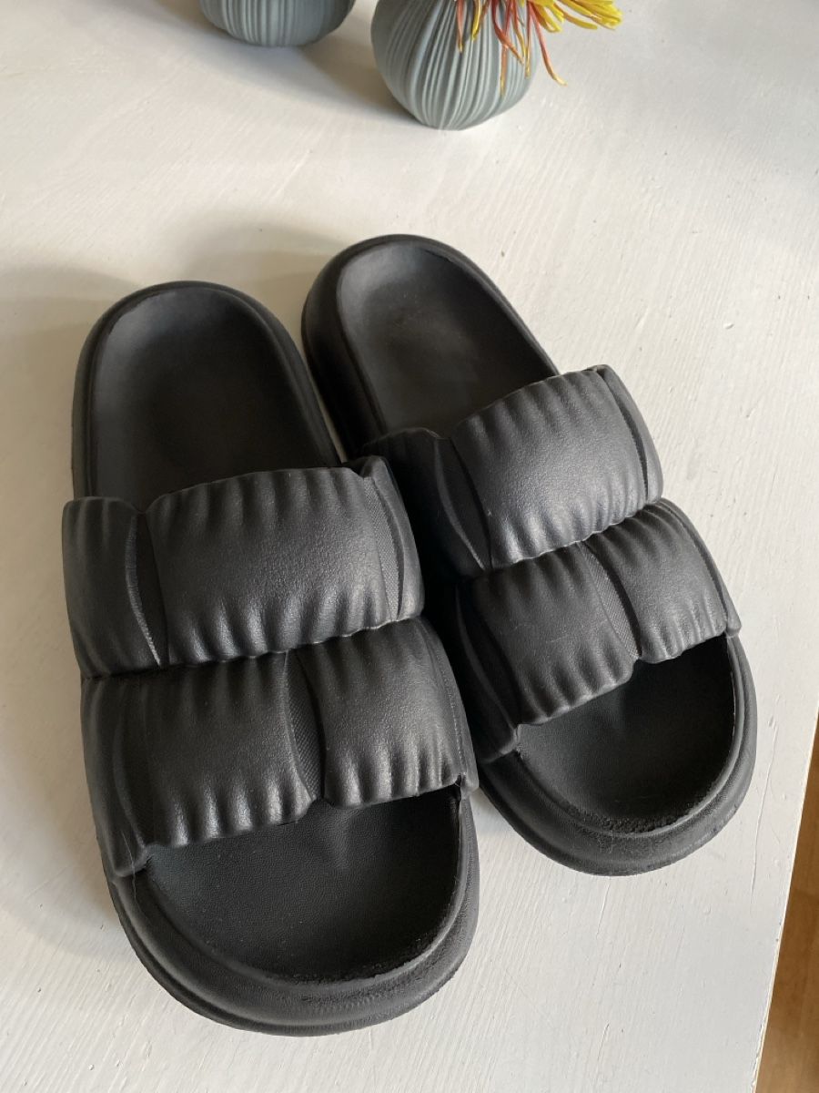Scarpe da donna: Schwarze Pantoletten Gr. 39 Top Zustand – Usato da Winterthur venduto da san_9m2f